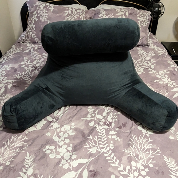 Reading Pillow - Picture 2 of 3